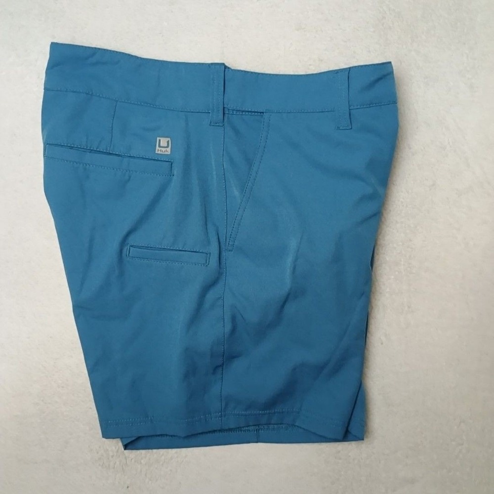 Huk Shorts Mens 34 Blue 6" Chino Pursuit Performance Fishing Stretch Quick Dry